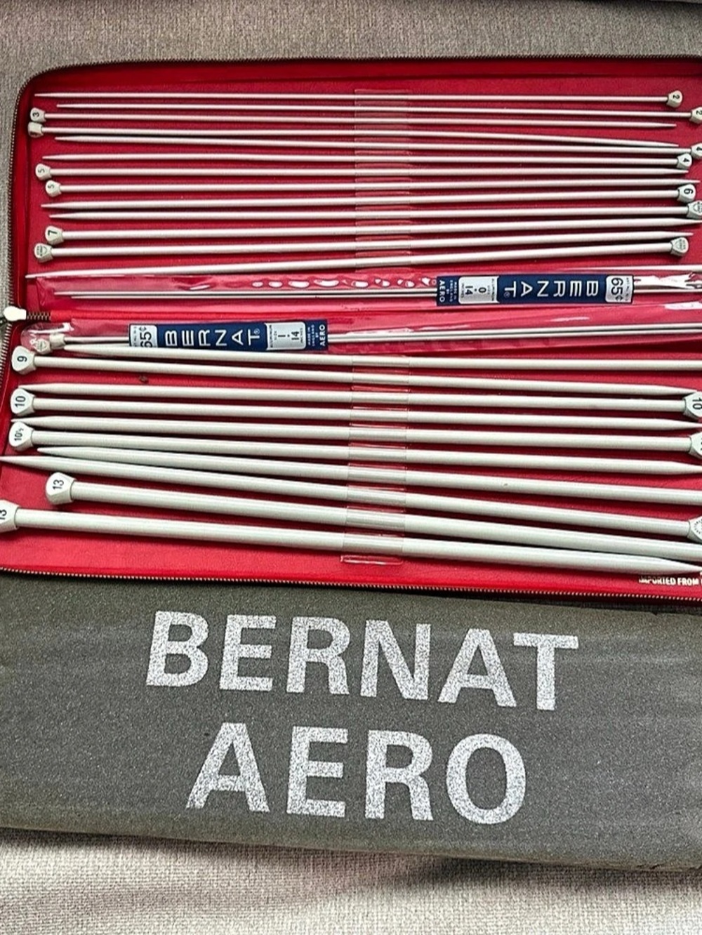 Bernat Aero Plastic Single Point Knitting 28 Needle Set w/Zip Case BERNAT AERO